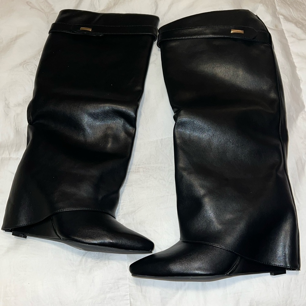 Women’s Vegan Leather Shark boots! 🔥🔥🔥🔥NEW!